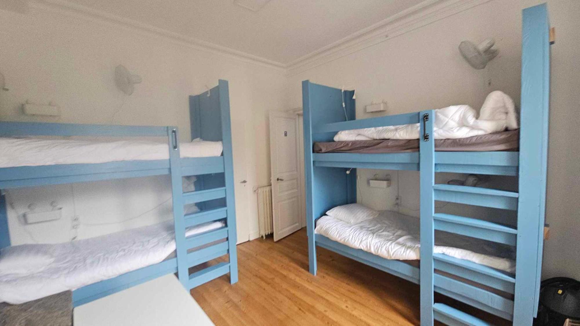 Bed In 6-Bed Mixed Dormitory Le Jardin Cafe 보르도 외부 사진