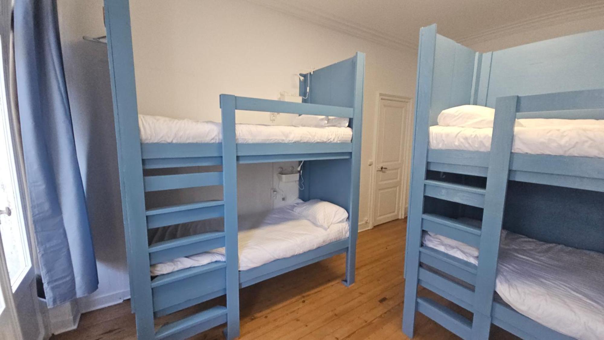 Bed In 6-Bed Mixed Dormitory Le Jardin Cafe 보르도 외부 사진