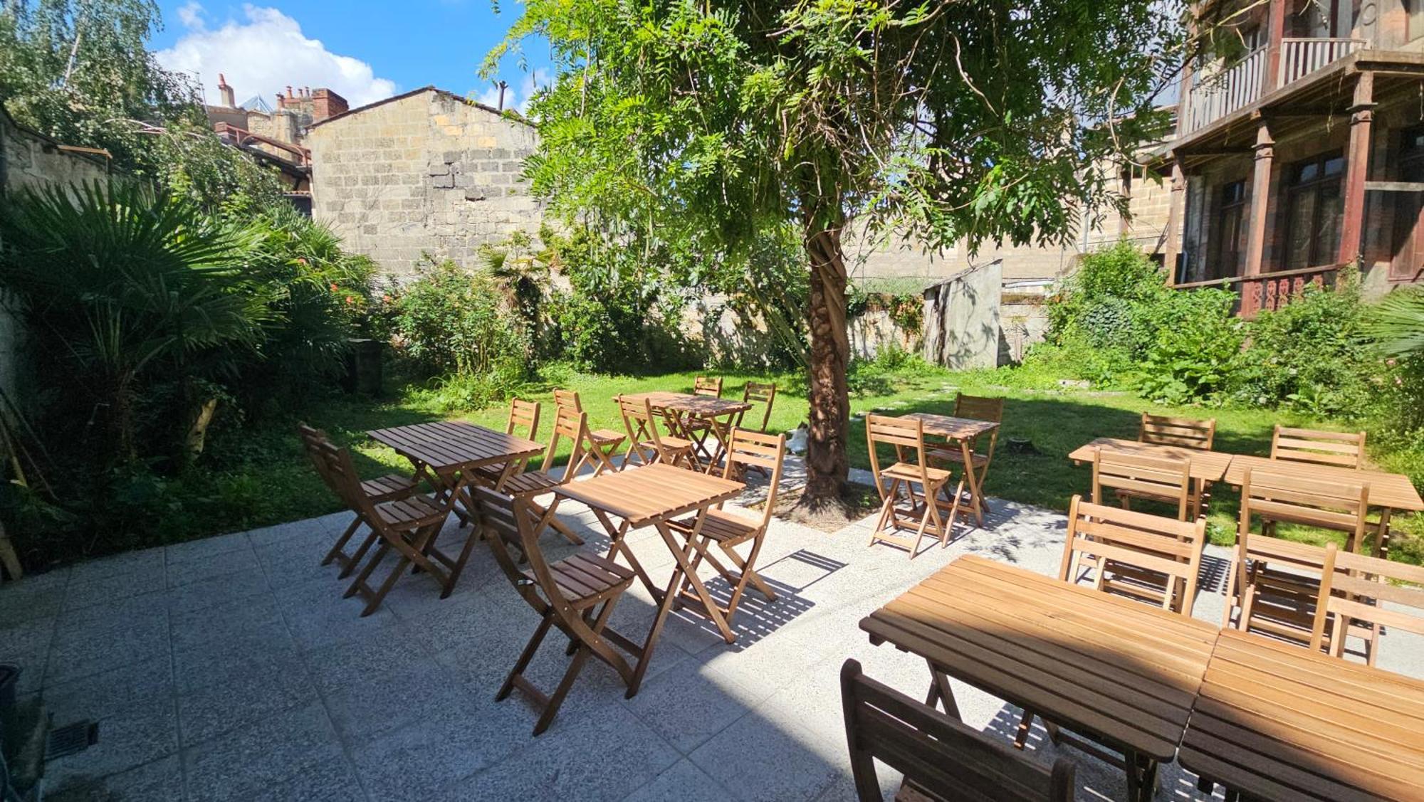Bed In 6-Bed Mixed Dormitory Le Jardin Cafe 보르도 외부 사진