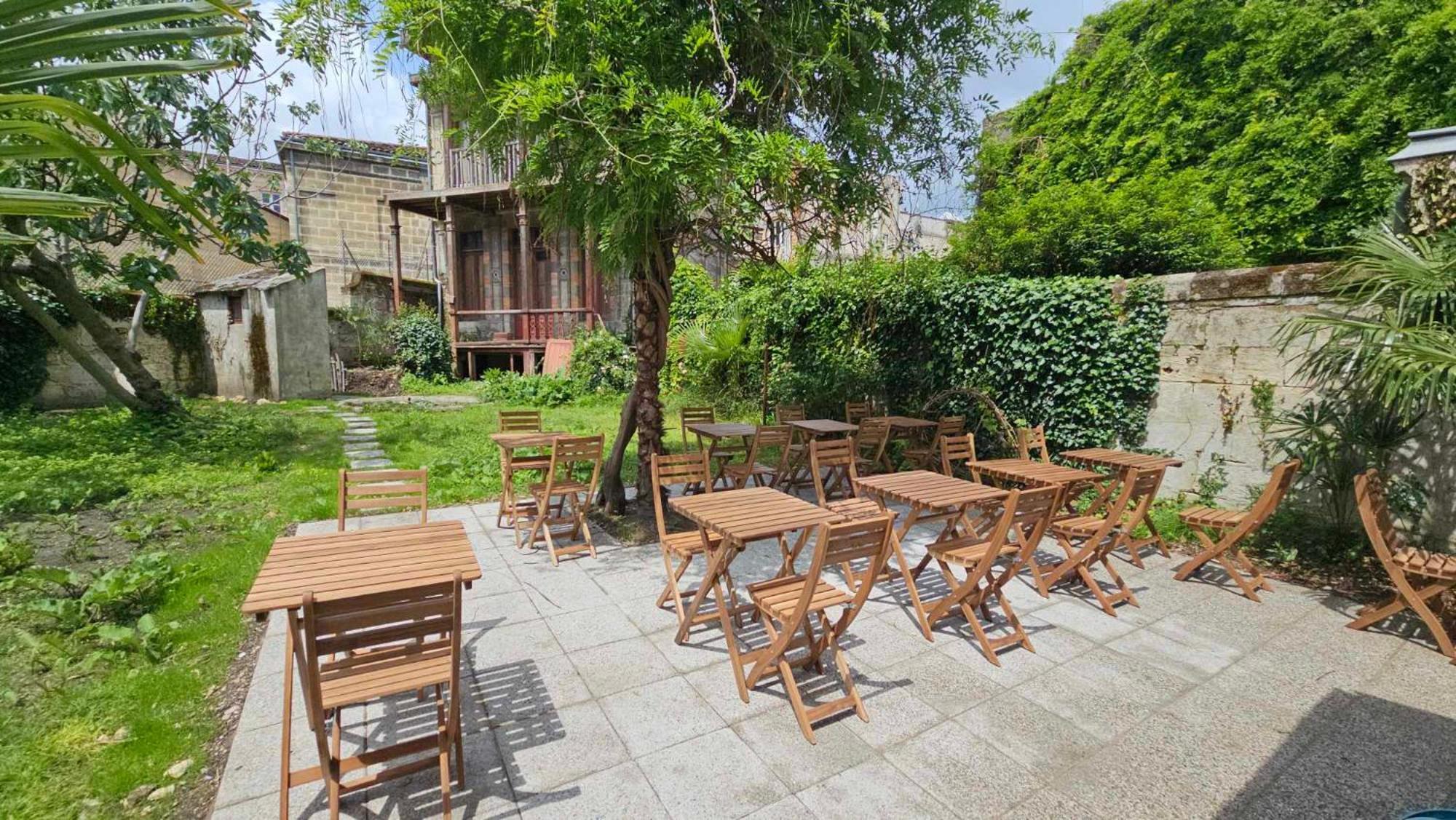 Bed In 6-Bed Mixed Dormitory Le Jardin Cafe 보르도 외부 사진