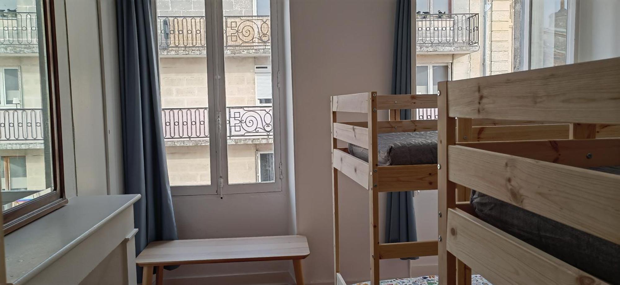 Bed In 6-Bed Mixed Dormitory Le Jardin Cafe 보르도 외부 사진