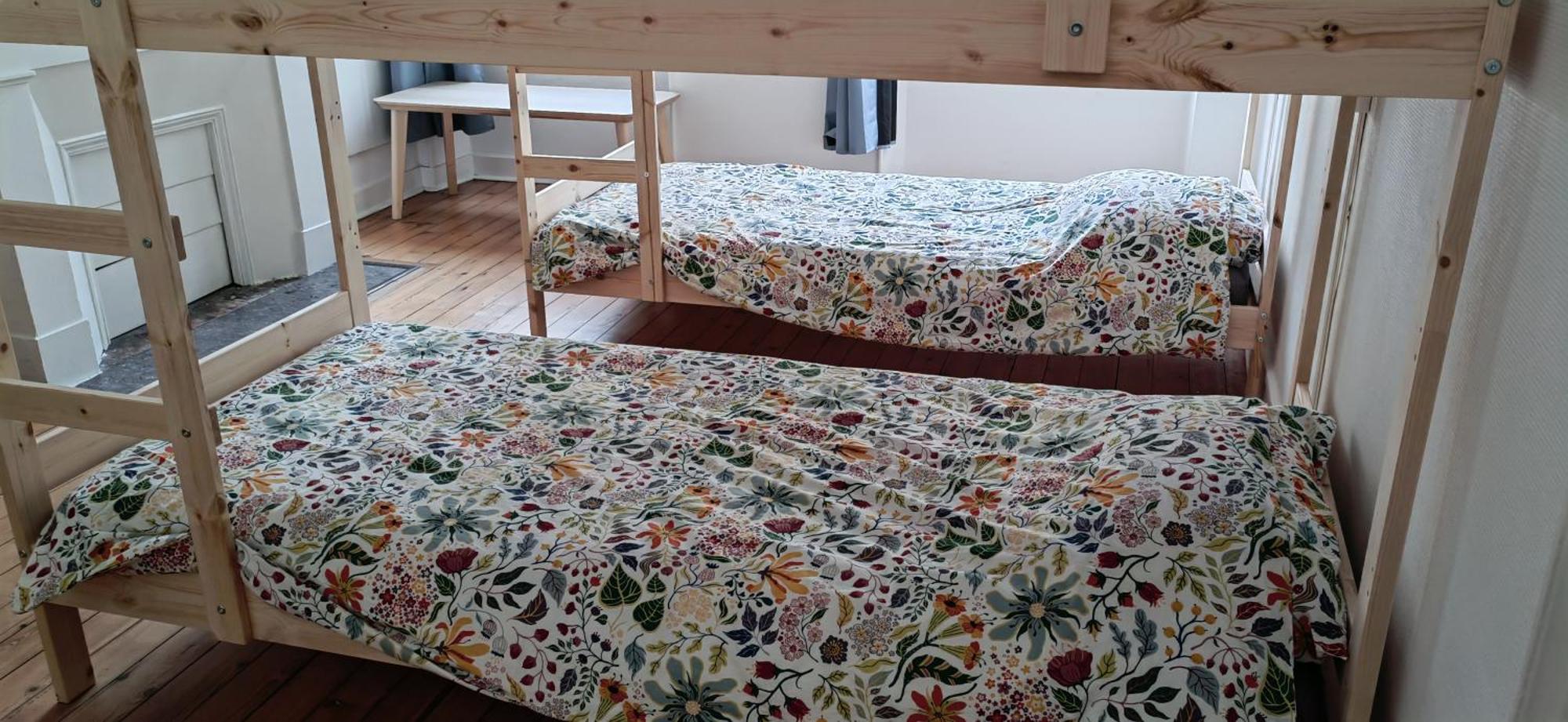 Bed In 6-Bed Mixed Dormitory Le Jardin Cafe 보르도 외부 사진